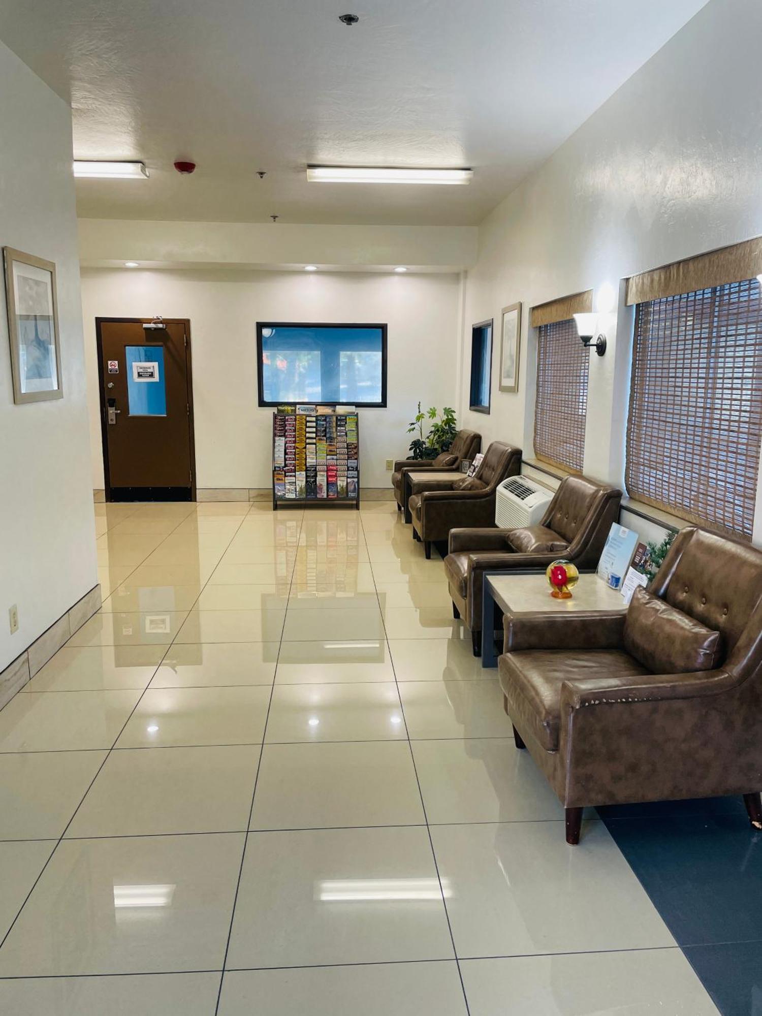 Super 8 By Wyndham Lacey Olympia Area Ngoại thất bức ảnh