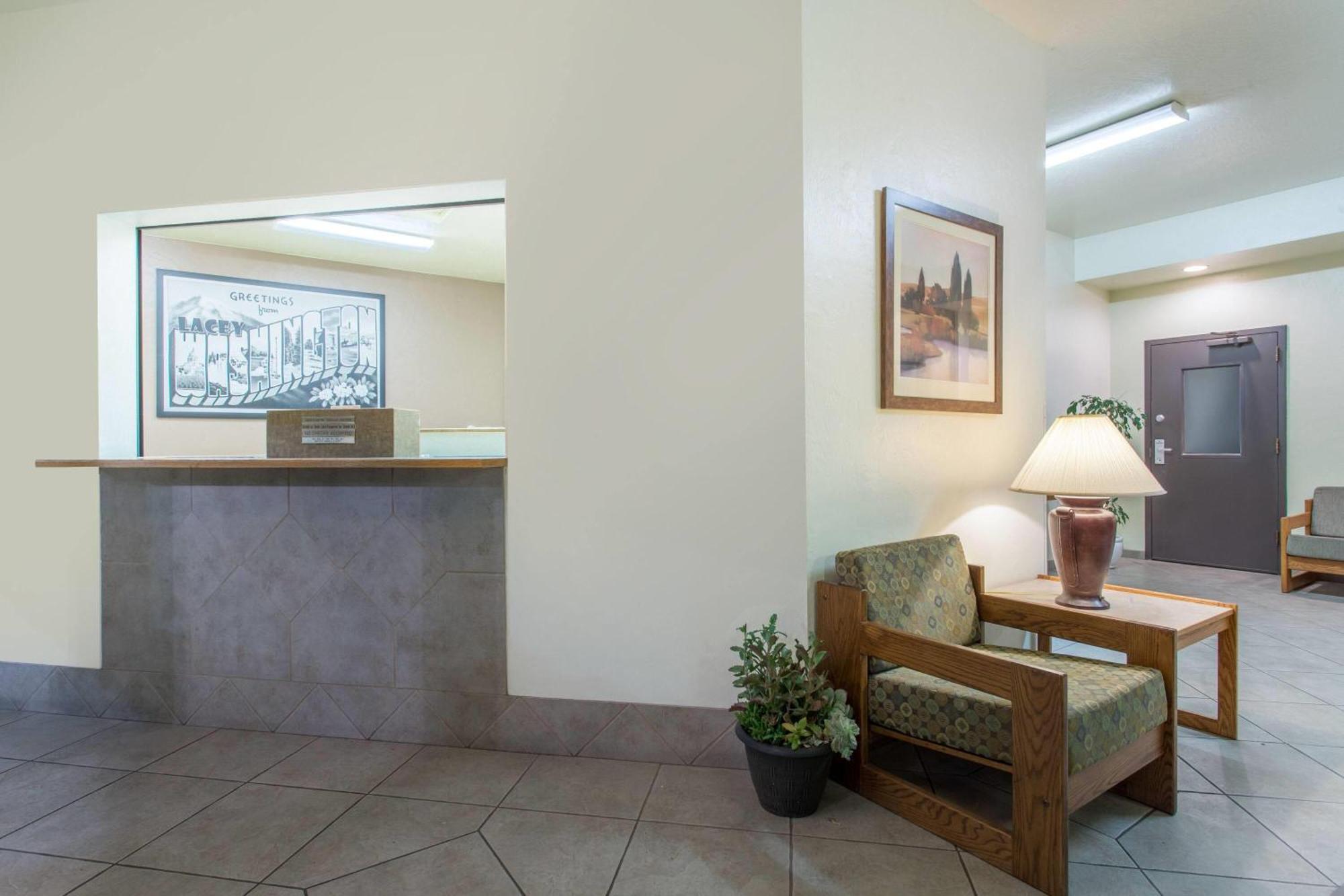 Super 8 By Wyndham Lacey Olympia Area Ngoại thất bức ảnh